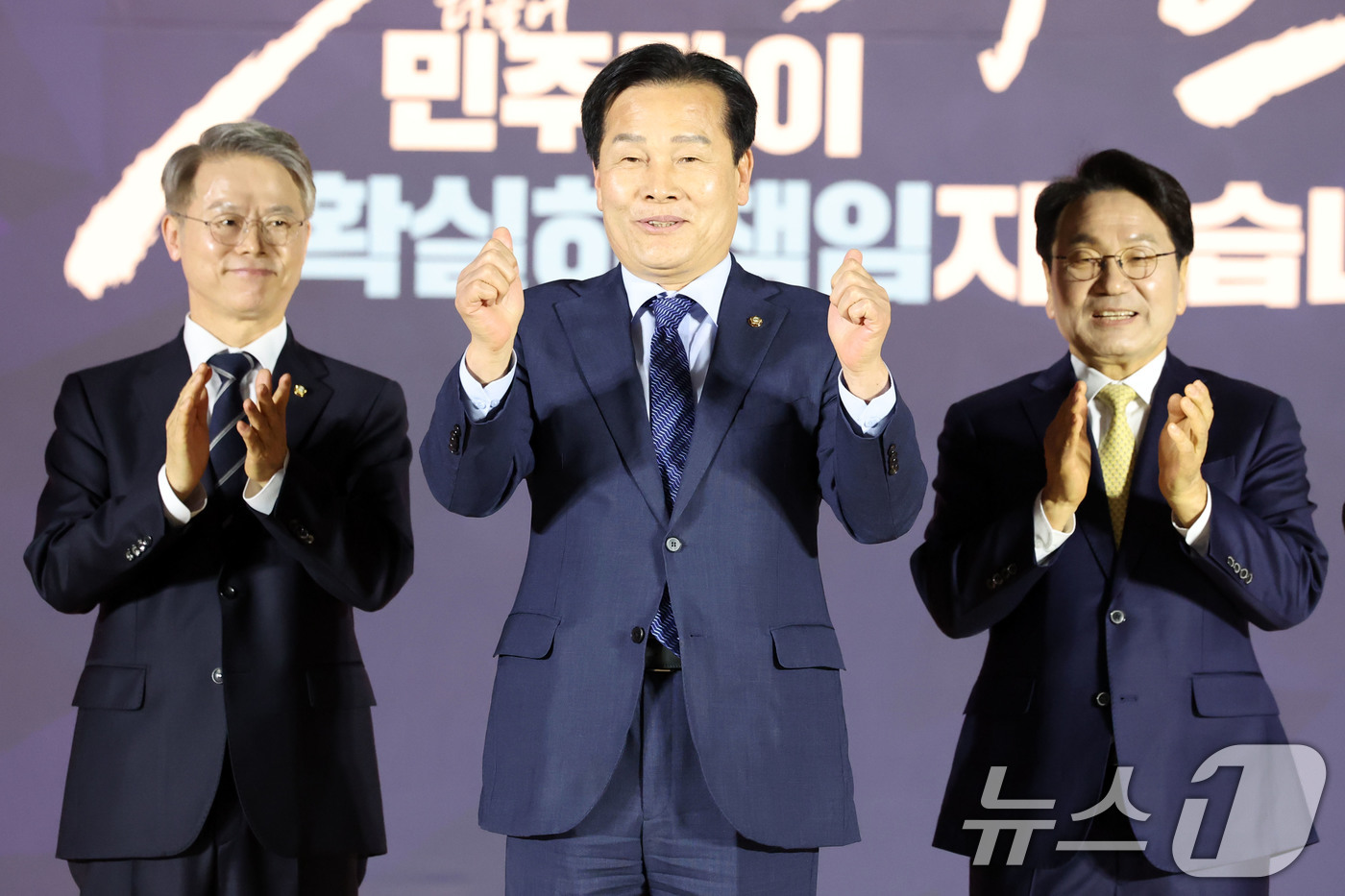 (목포=뉴스1) 이승현 기자 = 27일 오후 전남 목포수산물유통센터 다목적강당에서 열린 더불어민주당 전남광주통합특별시장 후보자 선출을 위한 정책배심원 권역별 심층토론회에서 주철현 …