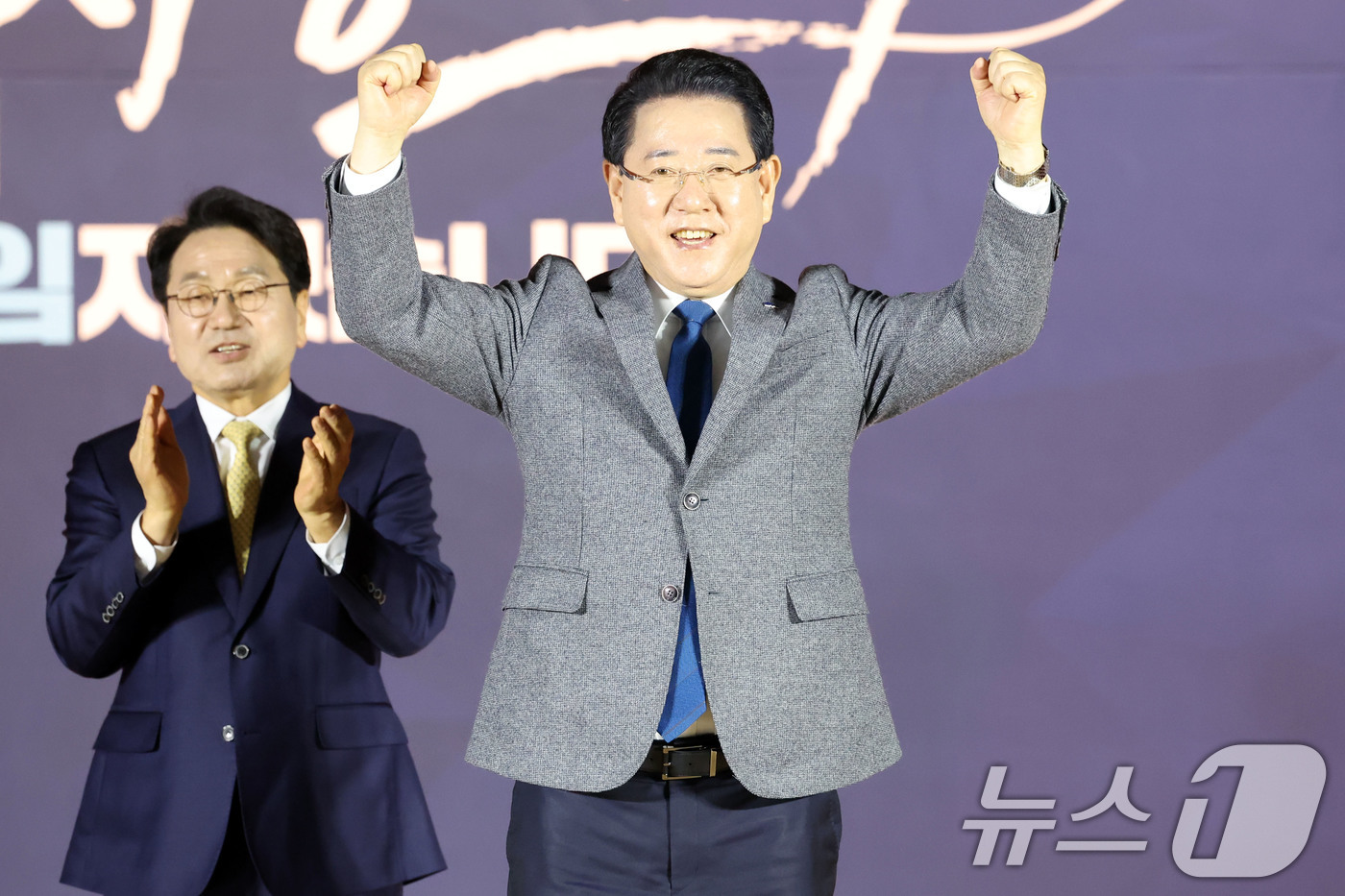 (목포=뉴스1) 이승현 기자 = 27일 오후 전남 목포수산물유통센터 다목적강당에서 열린 더불어민주당 전남광주통합특별시장 후보자 선출을 위한 정책배심원 권역별 심층토론회에서 김영록 …