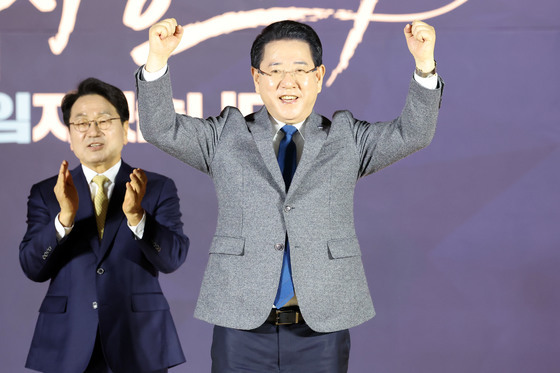 화이팅 외치는 김영록 후보