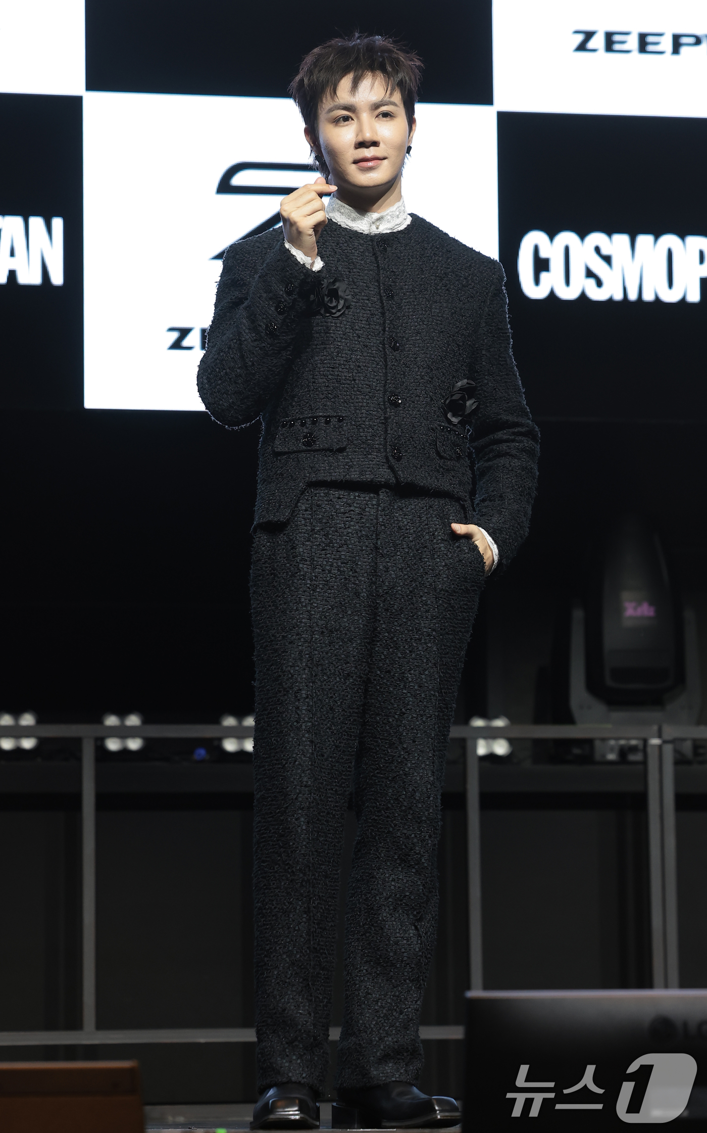 (서울=뉴스1) 권현진 기자 = 태국 가수 지 프룩(Zee Pruk)이 27일 서울 서대문구 신촌 예스24 원더로크홀에서 가진 내한 기자간담회에서 포즈를 취하고 있다. 2026.3 …