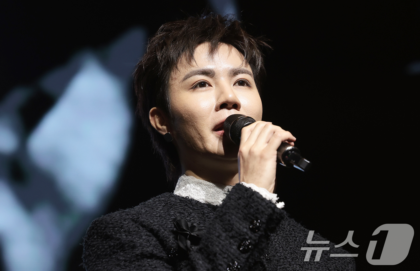 (서울=뉴스1) 권현진 기자 = 태국 가수 지 프룩(Zee Pruk)이 27일 서울 서대문구 신촌 예스24 원더로크홀에서 가진 내한 기자간담회에서 인사말을 하고 있다. 2026.3 …