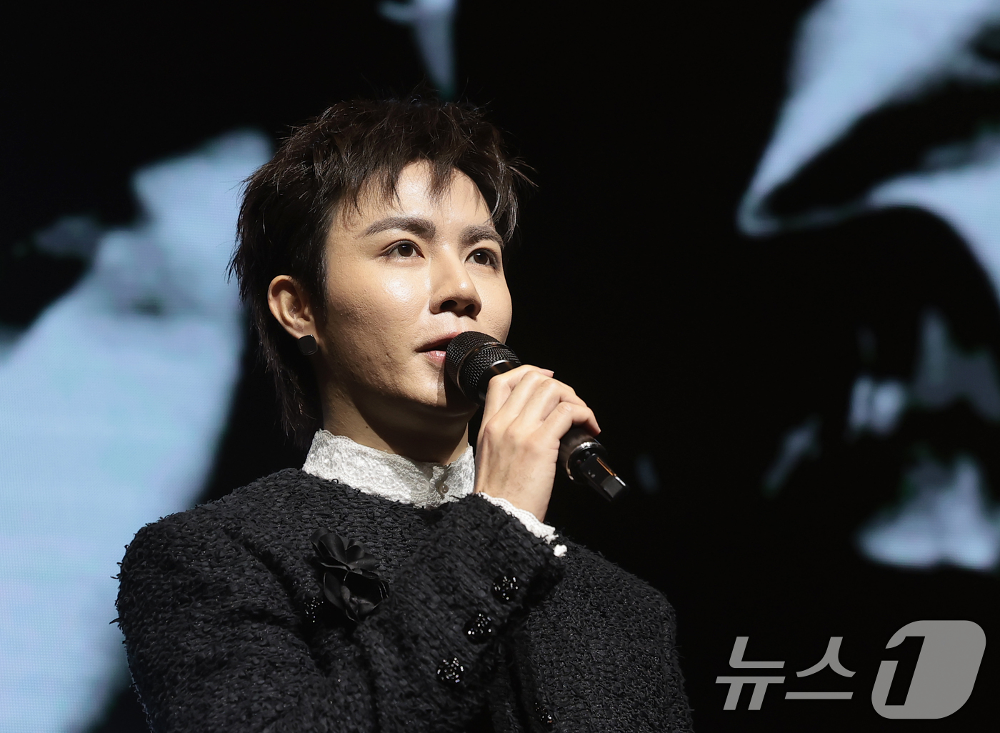 (서울=뉴스1) 권현진 기자 = 태국 가수 지 프룩(Zee Pruk)이 27일 서울 서대문구 신촌 예스24 원더로크홀에서 가진 내한 기자간담회에서 인사말을 하고 있다. 2026.3 …