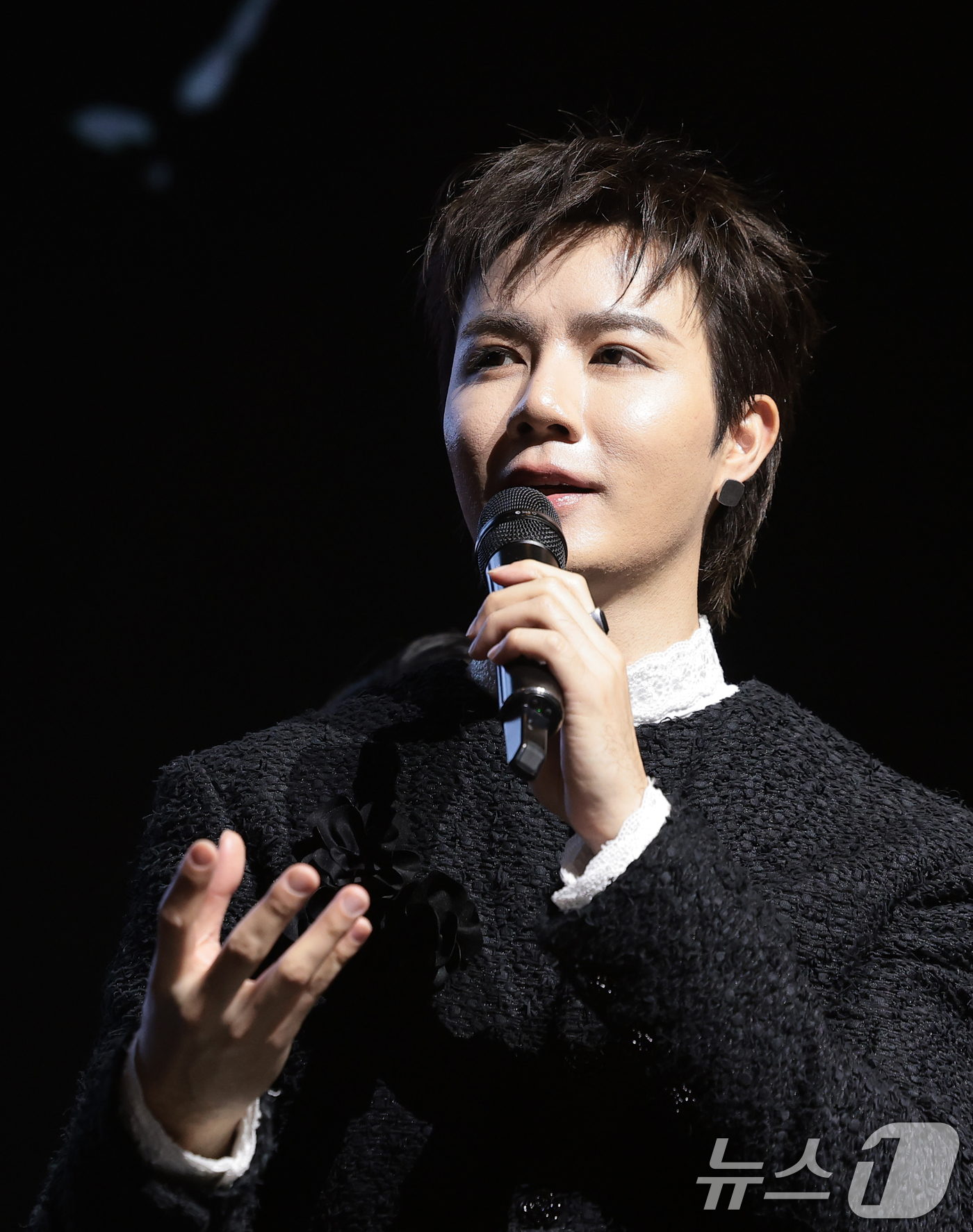 (서울=뉴스1) 권현진 기자 = 태국 가수 지 프룩(Zee Pruk)이 27일 서울 서대문구 신촌 예스24 원더로크홀에서 가진 내한 기자간담회에서 "BTS 진, 지드래곤과 협업하고 …