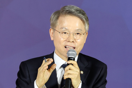 설명하는 민형배 후보