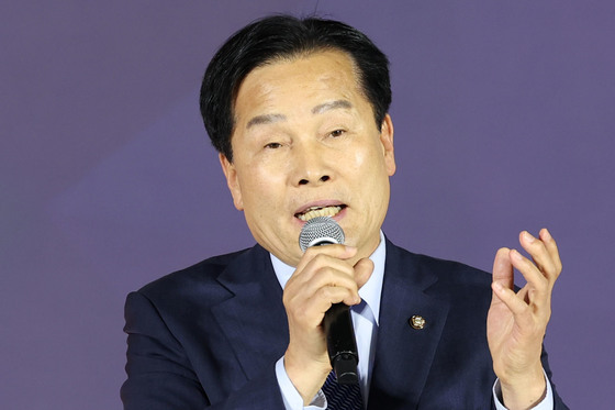 토론회서 발언하는 주철현