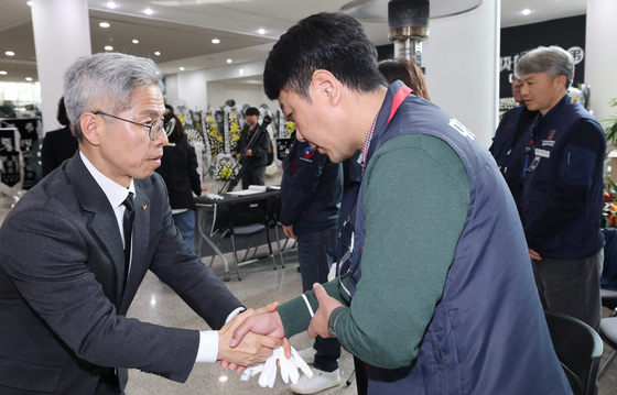 노조원 위로하는 권영국 대표