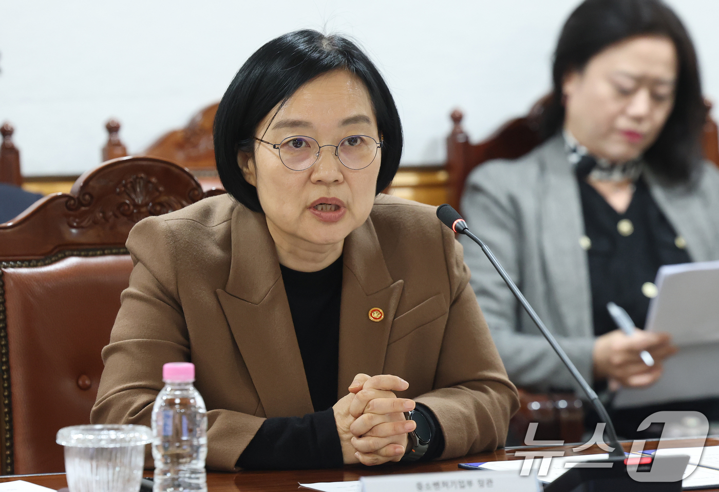 (서울=뉴스1) 오대일 기자 = 한성숙 중소벤처기업부 장관이 27일 오후 서울 중구 은행회관에서 열린 경영위기 소상공인·서민취약계층 선제적·복합지원을 위한 업무 협약식에서 모두발언 …