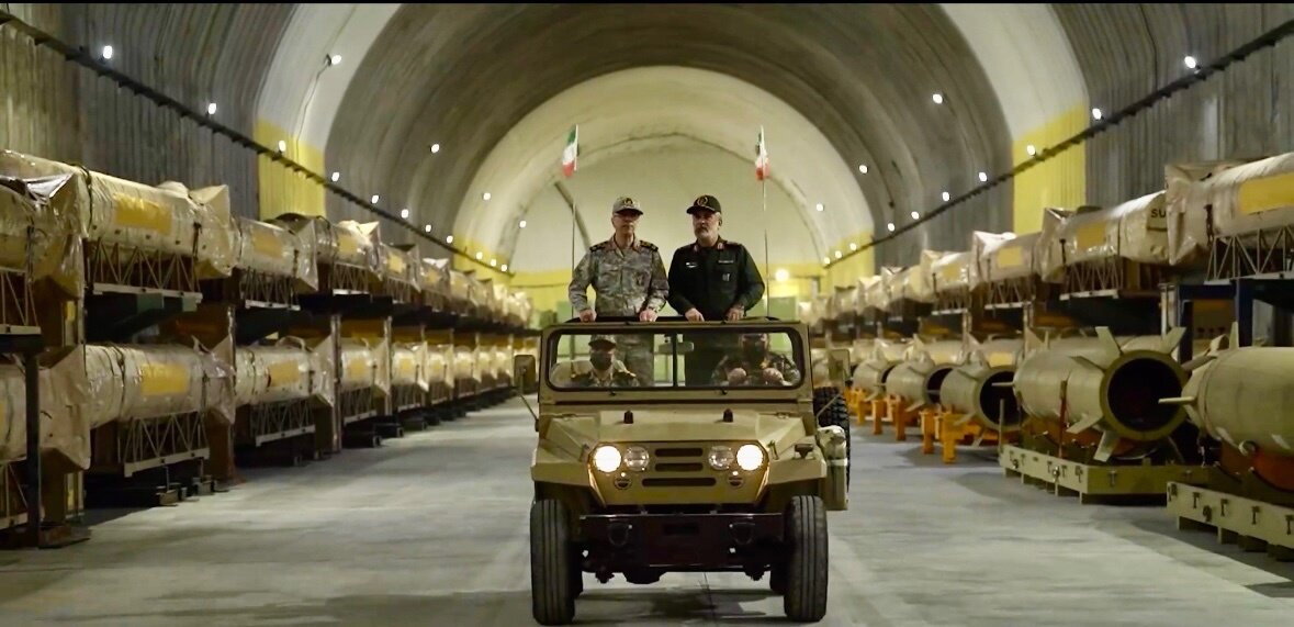 본문 이미지 - 이란 이슬람혁명수비대(IRGC)는 전쟁 전부터 미국과 이스라엘의 공습을 피해 건설한 지하의 대규모 미사일 저장 시설인 '미사일 도시'를 건설해 왔다. (출처=@therealBehnamBT 엑스(X) 계정)