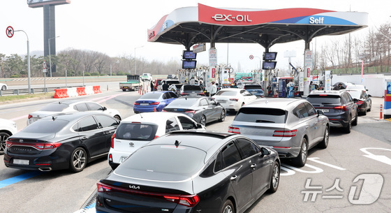 200~300원 널뛰기 '재고 관리' 포기…중동 여파에 주유소 '벼랑 끝'