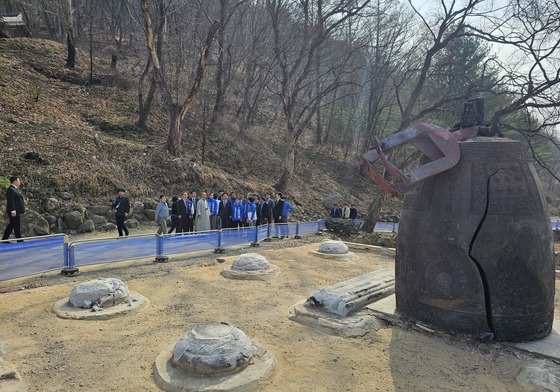 정청래 더불어민주당 대표 산불 피해 입은 의성 고운사 방문