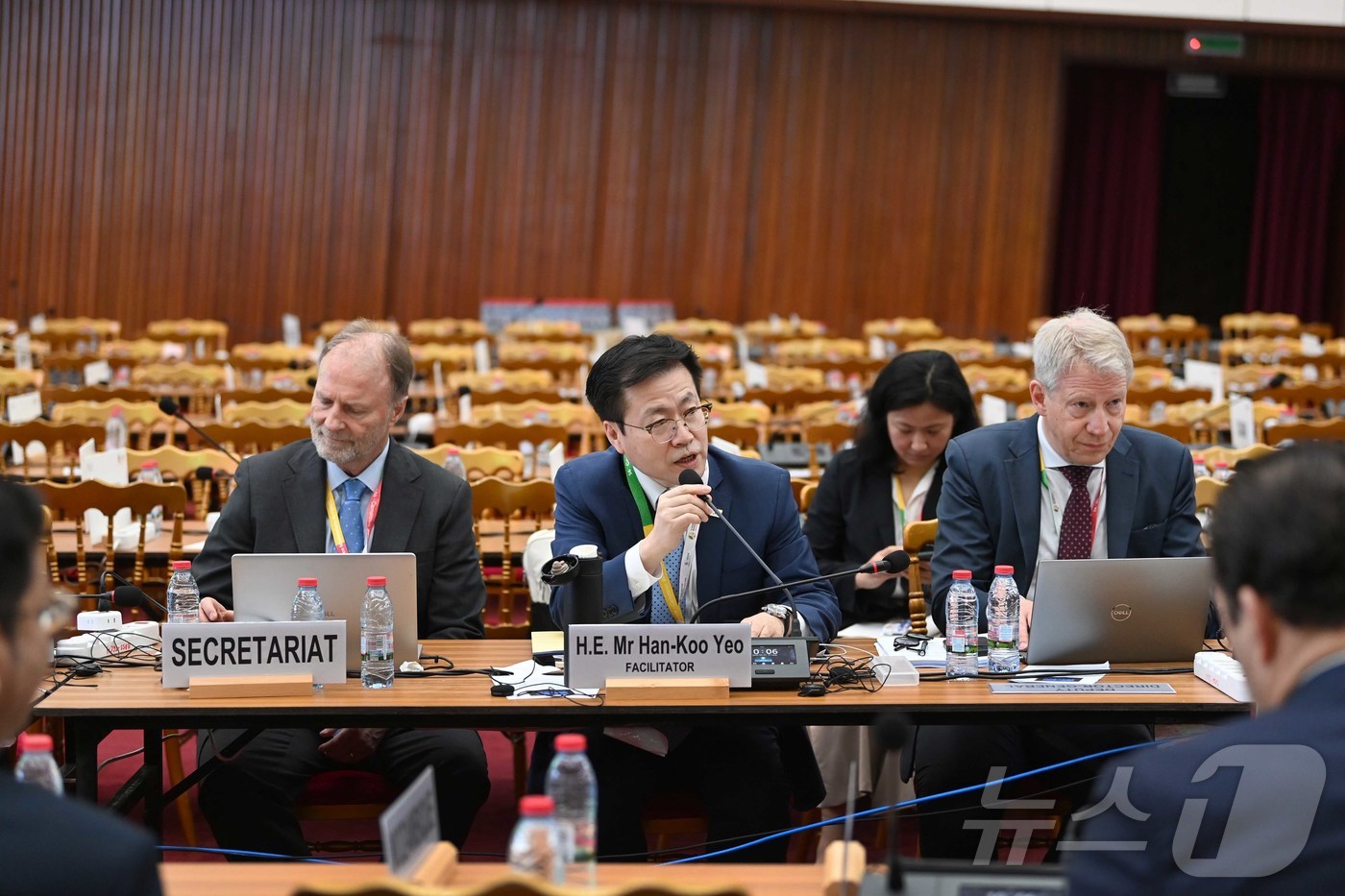 (서울=뉴스1) = 여한구 산업통상부 통상교섭본부장이 27일(현지시간) 카메룬 야운데에서 열린 WTO 개혁 그룹별 세션에서 발언하고 있다. (산업통상자원부 제공. 재판매 및 DB금 …