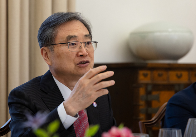 佛 'G7 외교장관회의'… 취재진 질문에 답하는 조현 외교장관