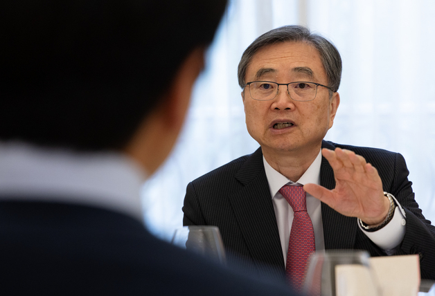 佛 'G7 외교장관회의'… 특파원 간담회하는 조현 외교장관