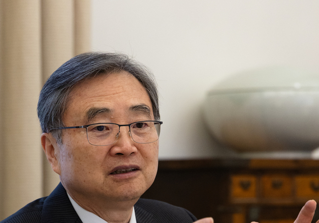 佛 'G7 외교장관회의'… 취재진 질문에 답하는 조현 외교장관