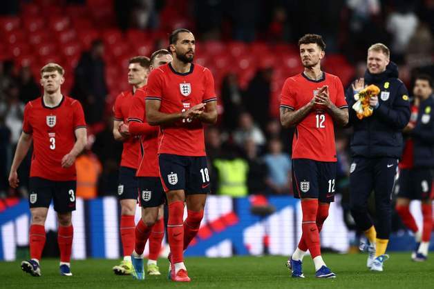 잉글랜드, 답답한 경기력에 우루과이와 1-1 무승부