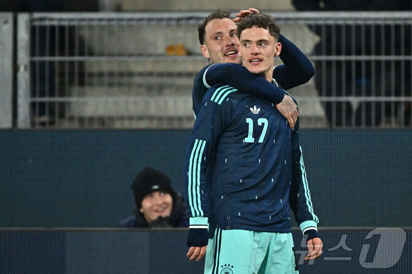 본문 이미지 - 스위스와 원정 경기에서 2골 2도움을 작성한 플로리안 비르츠.  ⓒ AFP=뉴스1