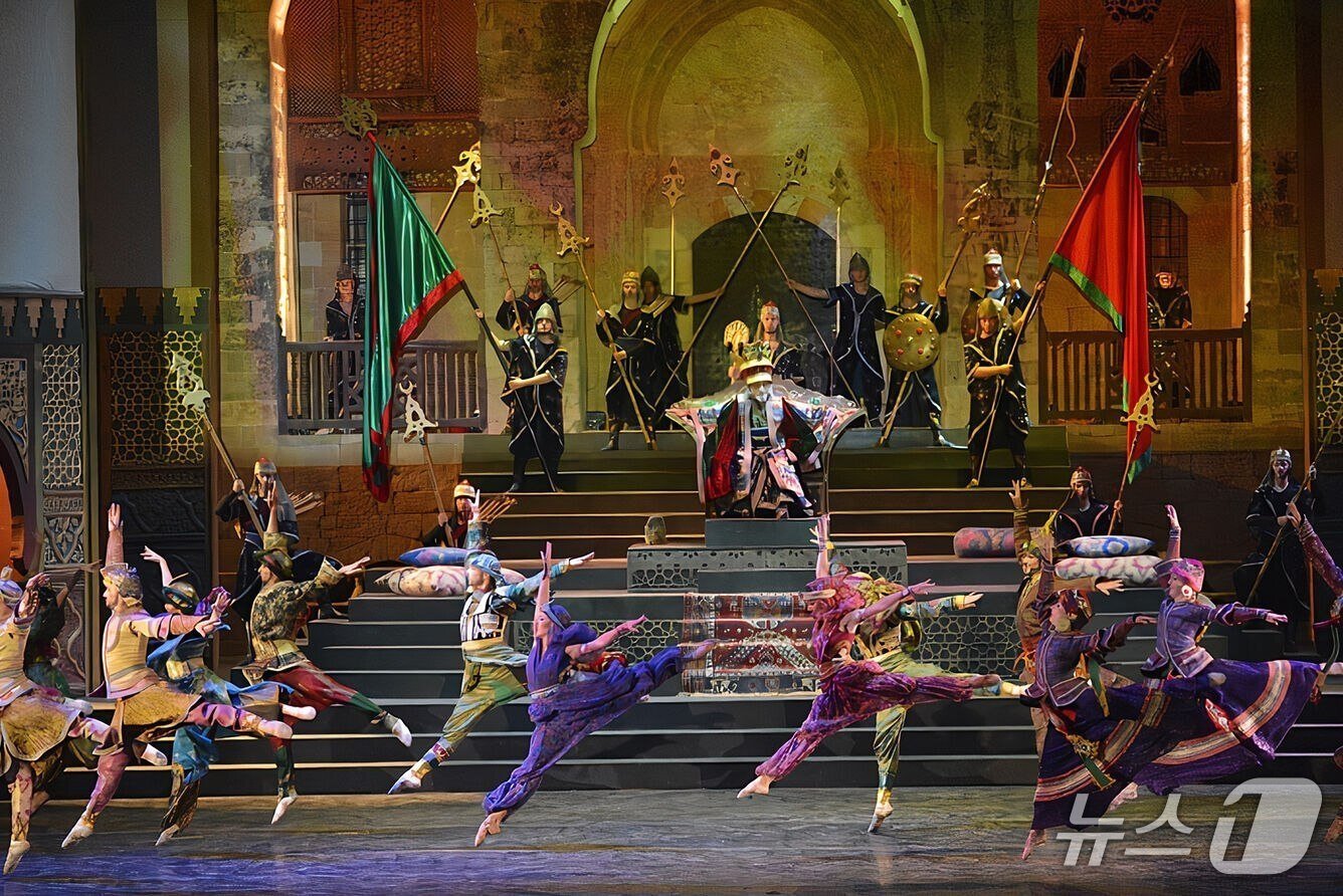 본문 이미지 - 러시아 국립 볼쇼이 극장이 창립 250주년을 맞았다.  (주한 러시아 대사관 제공) 