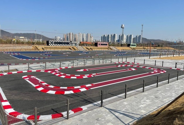 인천 송도 무선조종자동차 경기장 준공…"6월 정식 개장"