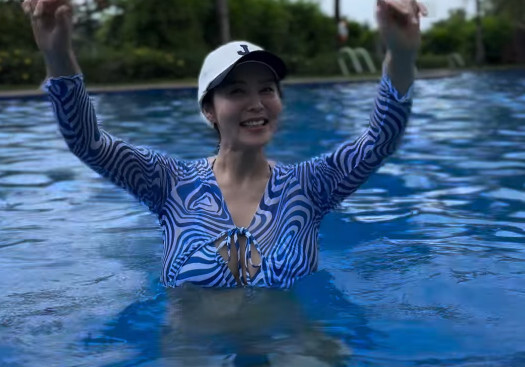 박지윤, 물속에서도 감출수없는 볼륨감…글래머 수영복 자태 [N샷]