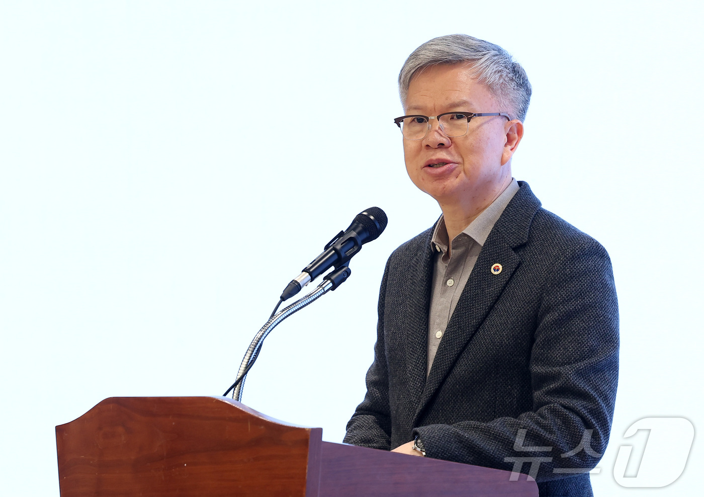 (서울=뉴스1) 김성진 기자 = 김택우 대한의사협회 회장이 28일 서울 용산구 대한의사협회에서 열린 제28기 대한전공의협의회 정기대의원총회에서 축사를 하고 있다. 2026.3.28 …