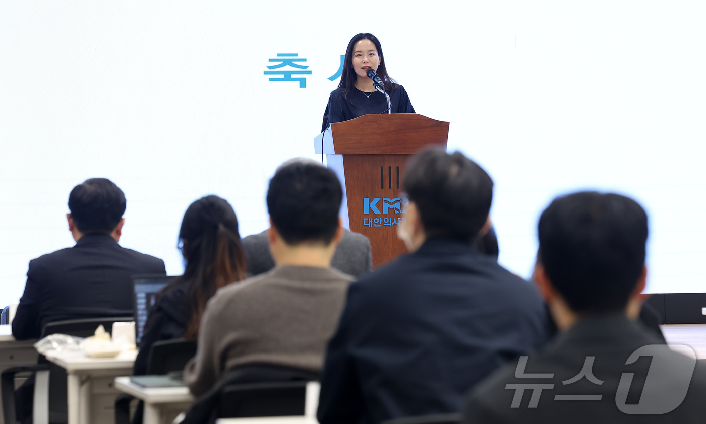 (서울=뉴스1) 김성진 기자 = 이주영 개혁신당 의원이 28일 서울 용산구 대한의사협회에서 열린 제28기 대한전공의협의회 정기대의원총회에서 축사를 하고 있다. 2026.3.28/뉴 …