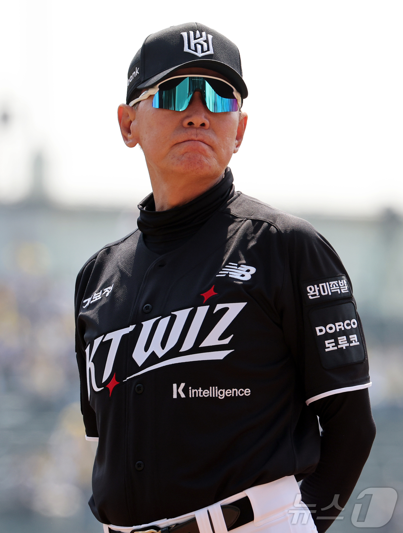 (서울=뉴스1) 김진환 기자 = 28일 서울 송파구 잠실야구장에서 열리는 '2026 신한 SOL KBO리그' 공식 개막전 KT 위즈와 LG 트윈스의 경기를 앞두고 KT 이강철 감독 …