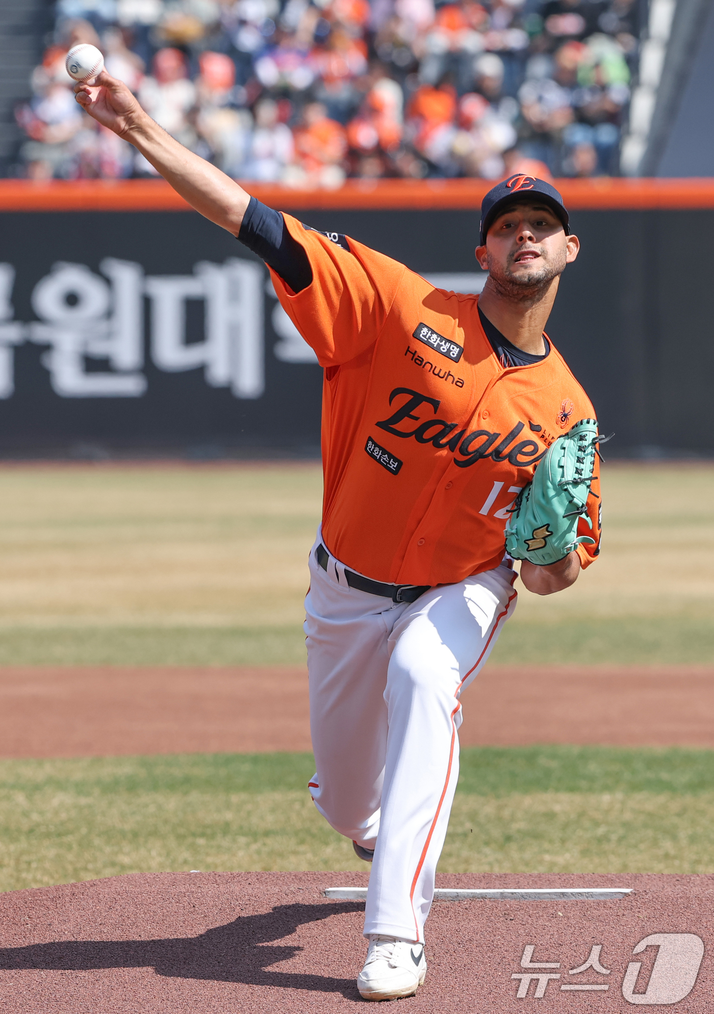 (대전=뉴스1) 김기태 기자 = 28일 대전 한화생명볼파크에서 열린 2026 신한 SOL뱅크 KBO 리그 키움 히어로즈와 한화 이글스 정규시즌 개막전에서 한화 선발 투수 에르난데스 …