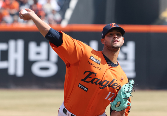 'KBO리그 첫 선발승' 한화 에르난데스 "더 공격적으로 투구"(종합)