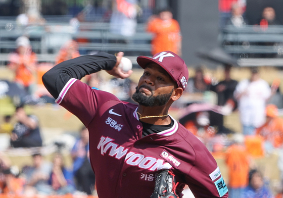 역투하는 알칸타라