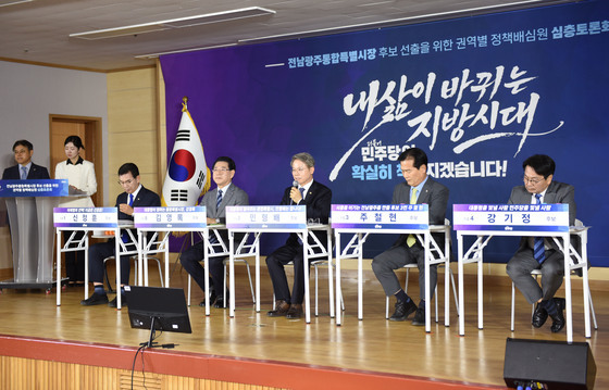 질문에 답변하는 민형배