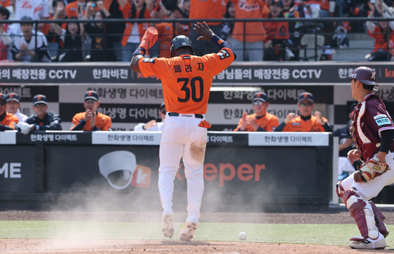 페라자, 선취 득점 주인공은 나야