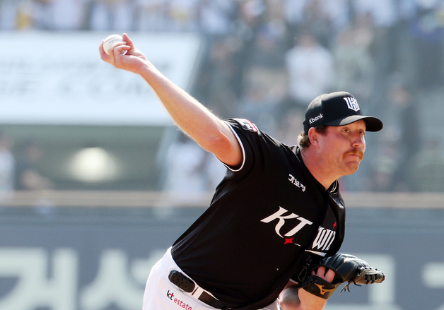 역투 펼치는 사우어