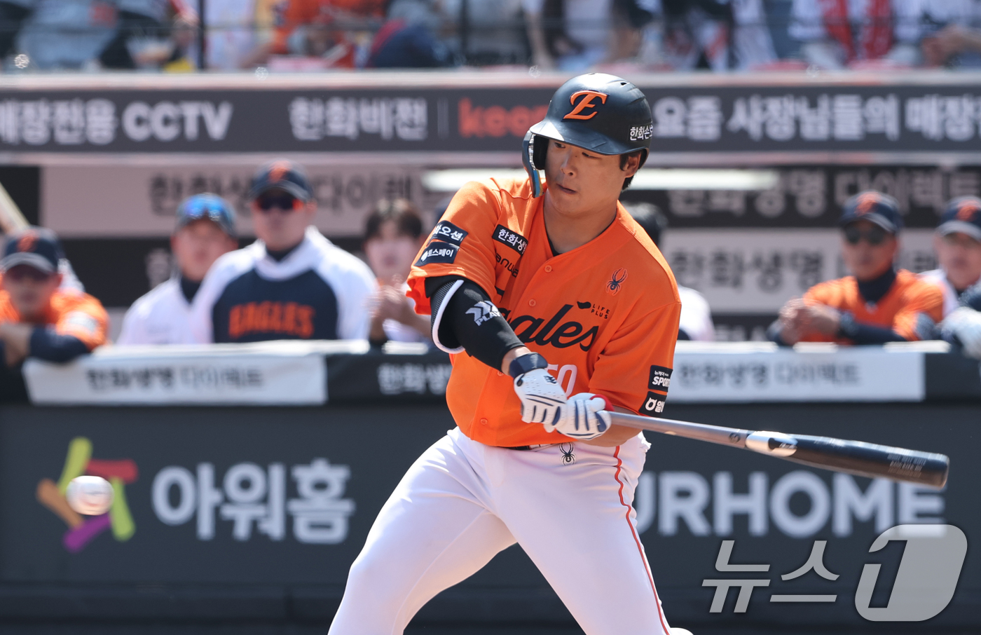 (대전=뉴스1) 김기태 기자 = 28일 대전 한화생명볼파크에서 열린 2026 신한 SOL뱅크 KBO 리그 키움 히어로즈와 한화 이글스 정규시즌 개막전에서 1회말 2사 2, 3루 상 …