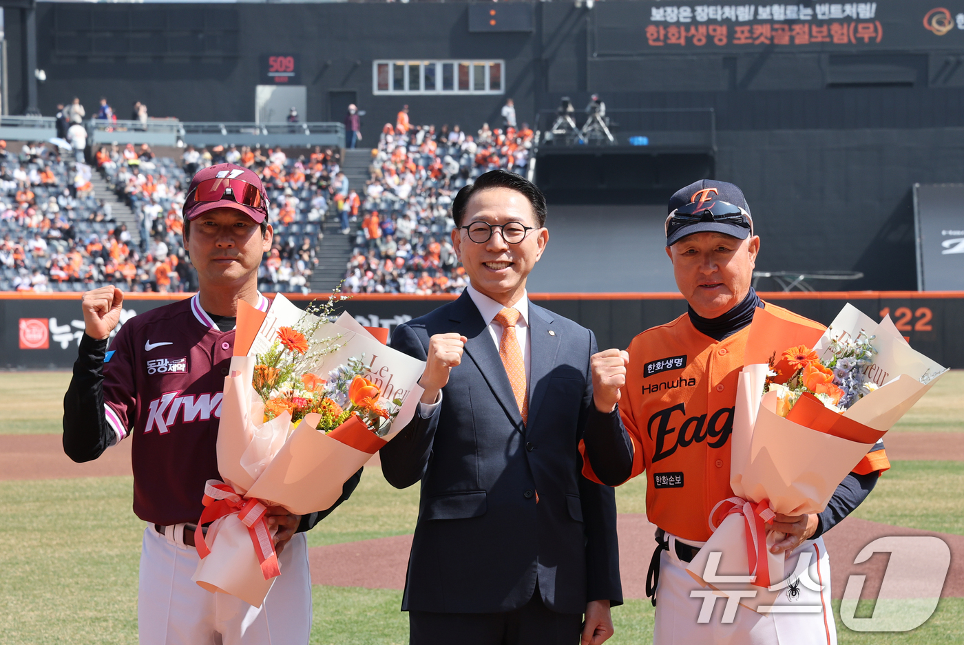 (대전=뉴스1) 김기태 기자 = 28일 대전 한화생명볼파크에서 열린 2026 신한 SOL뱅크 KBO 리그 키움 히어로즈와 한화 이글스 정규시즌 개막전에서 키움 설종진 감독, 박종태 …