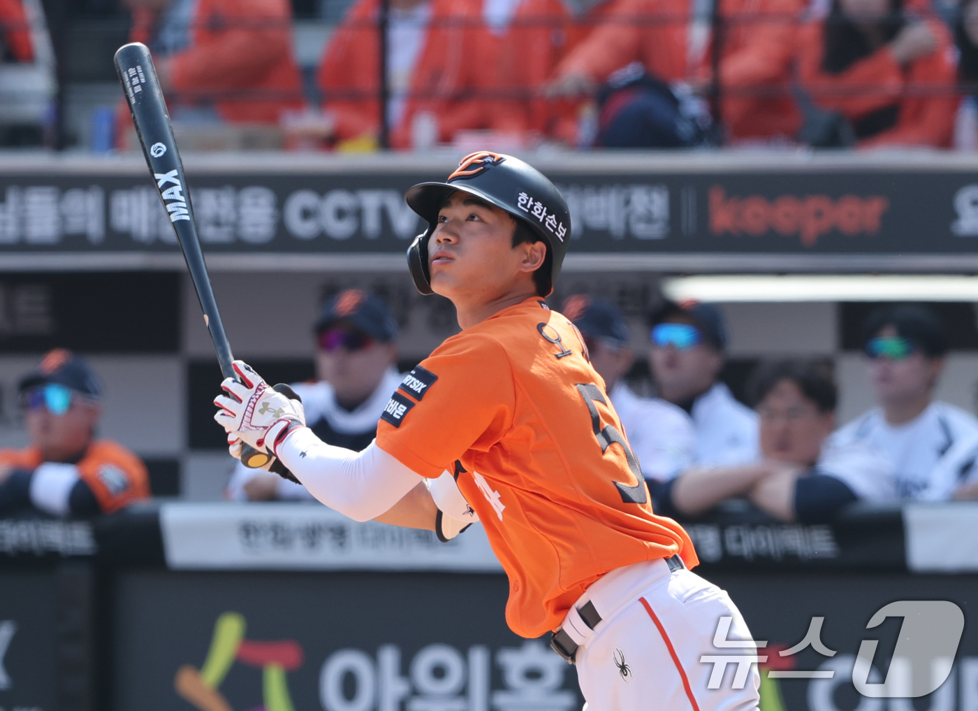 (대전=뉴스1) 김기태 기자 = 28일 대전 한화생명볼파크에서 열린 2026 신한 SOL뱅크 KBO 리그 키움 히어로즈와 한화 이글스 정규시즌 개막전에서 3회말 1사 한화 오재원이 …