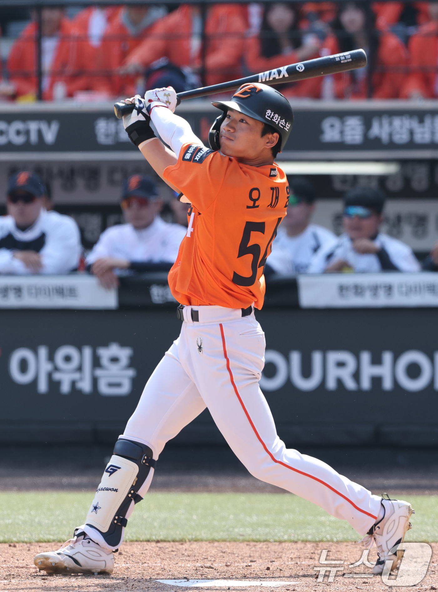 (대전=뉴스1) 김기태 기자 = 28일 대전 한화생명볼파크에서 열린 2026 신한 SOL뱅크 KBO 리그 키움 히어로즈와 한화 이글스 정규시즌 개막전에서 3회말 1사 한화 오재원이 …