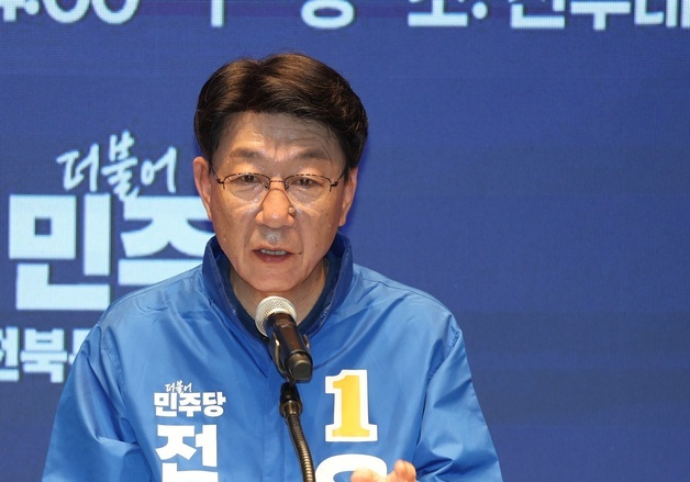 연설하는 우범기 예비후보