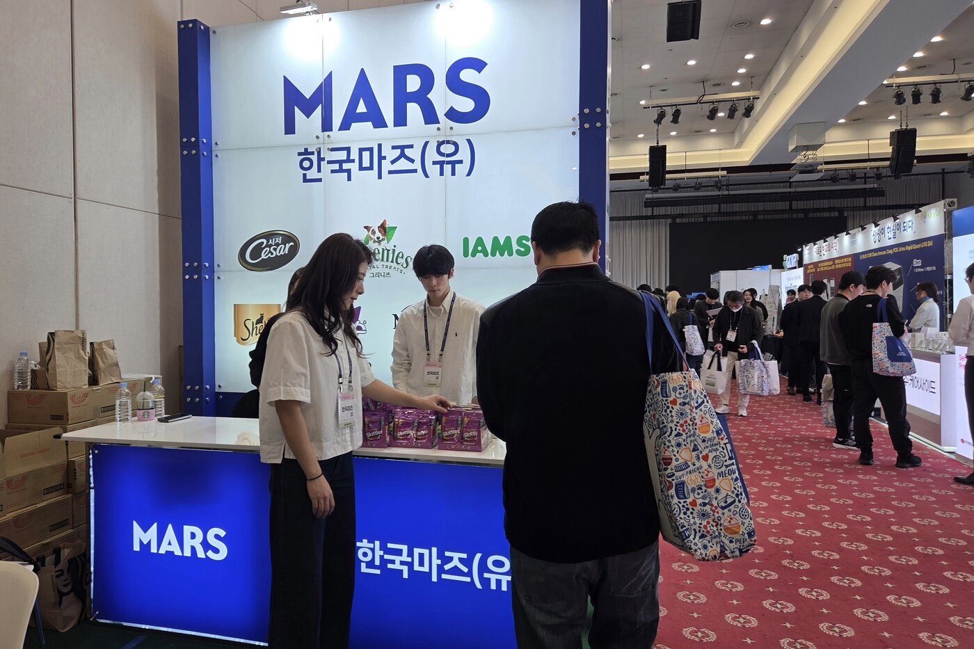 본문 이미지 - 2026 춘계 서울수의인상컨퍼런스에 참가한 한국마즈 부스 ⓒ 뉴스1 한송아 기자