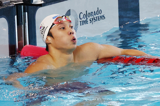 기록 보고 안도하는 양재훈