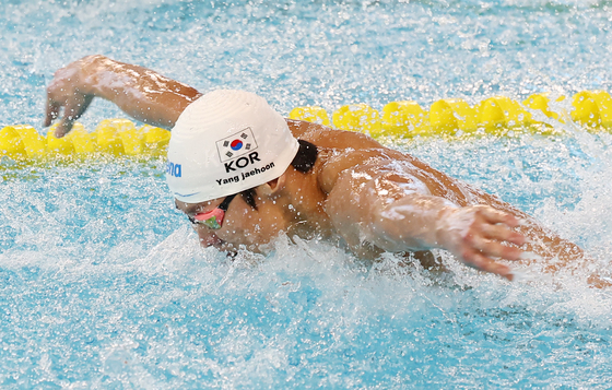 힘차게 역영하는 양재훈