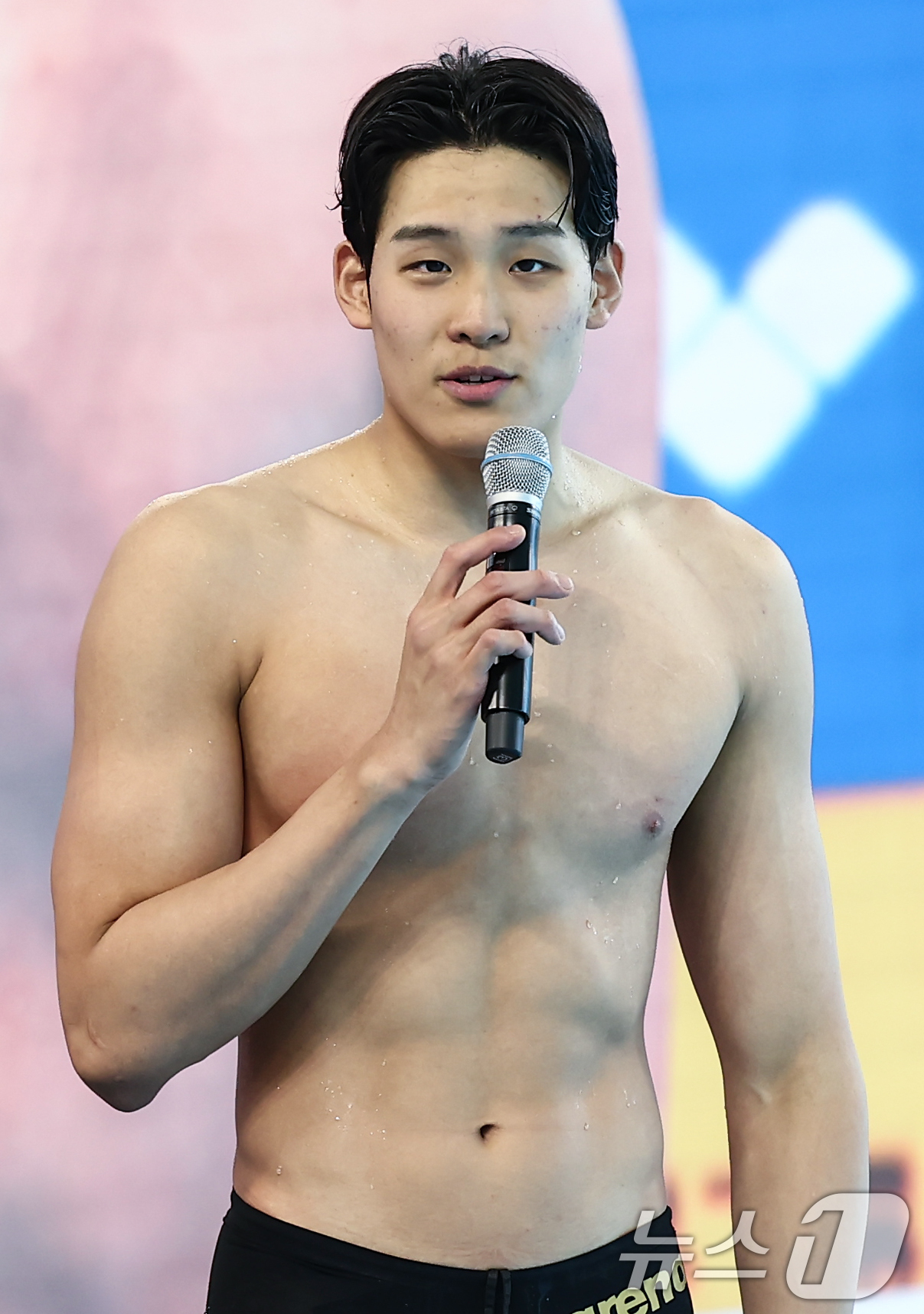 (김천=뉴스1) 김민지 기자 = 강원도청 김영범이 28일 오후 경북 김천실내수영장에서 열린 2026 KB금융 코리아 스위밍 챔피언십 경영 국가대표 선발대회 남자 자유형 50ｍ 결승 …