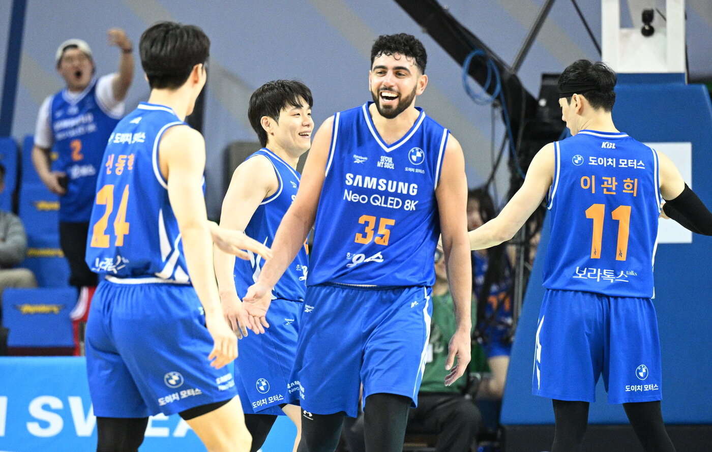 본문 이미지 - 서울 삼성이 28일 안양 정관장을 꺾고 공동 9위로 올라섰다. (KBL 제공)