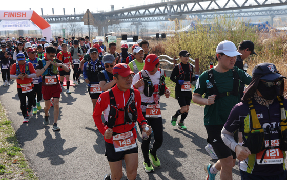 100km 향한 도전…세종서 금강울트라마라톤 스타트