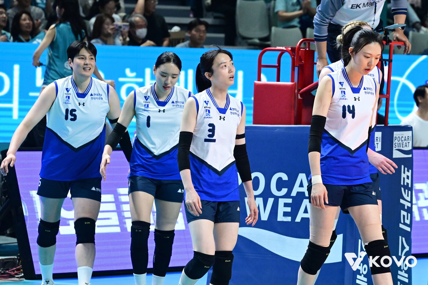 본문 이미지 - 28일 장충체육관에서 GS칼텍스를 상대로 은퇴 전 마지막 경기에 나선 현대건설의 양효진이 실점 후 아쉬워하고 있다. (KOVO 제공)