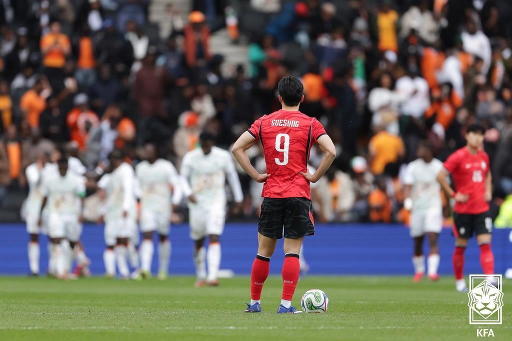 본문 이미지 - 한국 축구 국가대표팀 조규성이 28일(현지시간) 영국 밀턴 케인스의 스타디움 MK에서 열린 코트디부아르와 평가전에서 4대0으로 패한 뒤 아쉬워하고 있다. (대한축구협회 제공. 재판매 및 DB금지) 2026.3.29 ⓒ 뉴스1