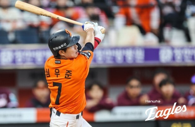 '장타 펑펑' 한화 심우준 "나만의 존 설정하고 강하게 스윙"