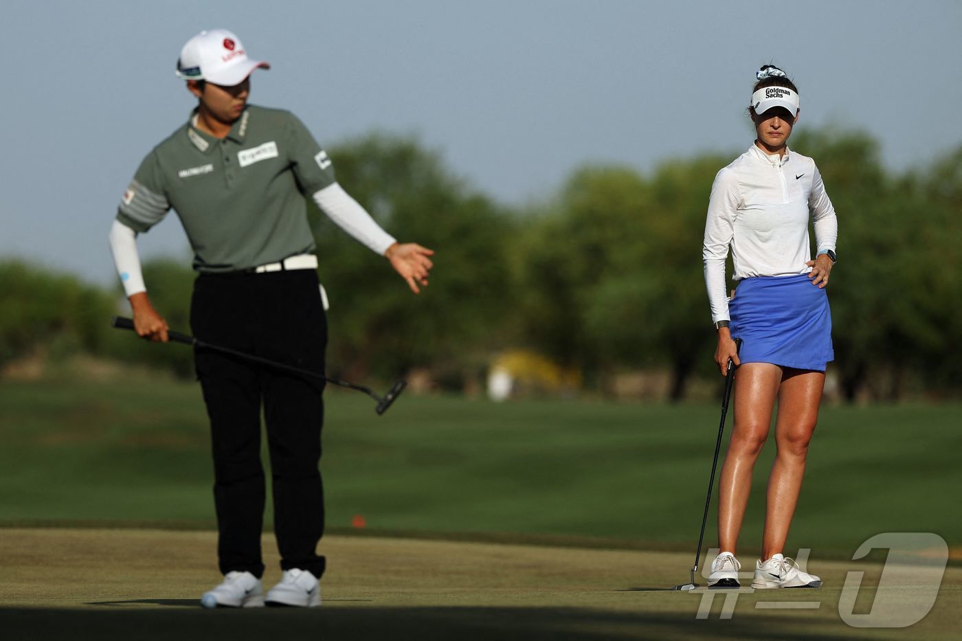 본문 이미지 - 김효주(왼쪽)와 넬리 코다는 LPGA투어 포드 챔피언십에서 우승 경쟁을 펼친다. ⓒ AFP=뉴스1