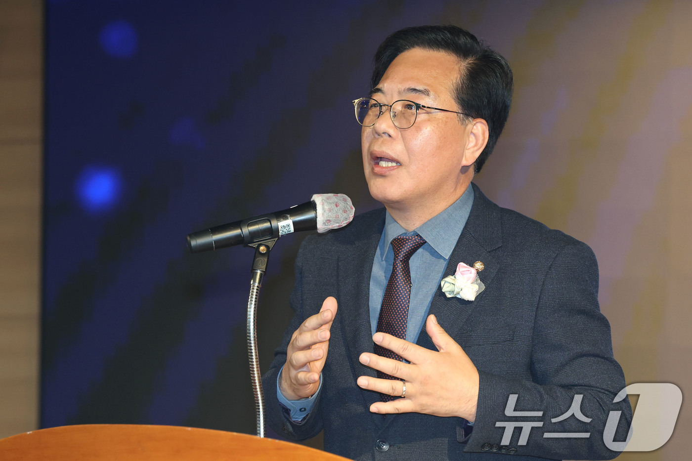 (서울=뉴스1) 이광호 기자 = 송언석 국민의힘 원내대표가 29일 오전 서울 강서구 대한한의사협회에서 열린 제70회 정기대의원 총회에 참석해 축사하고 있다. 2026.3.29/뉴스 …