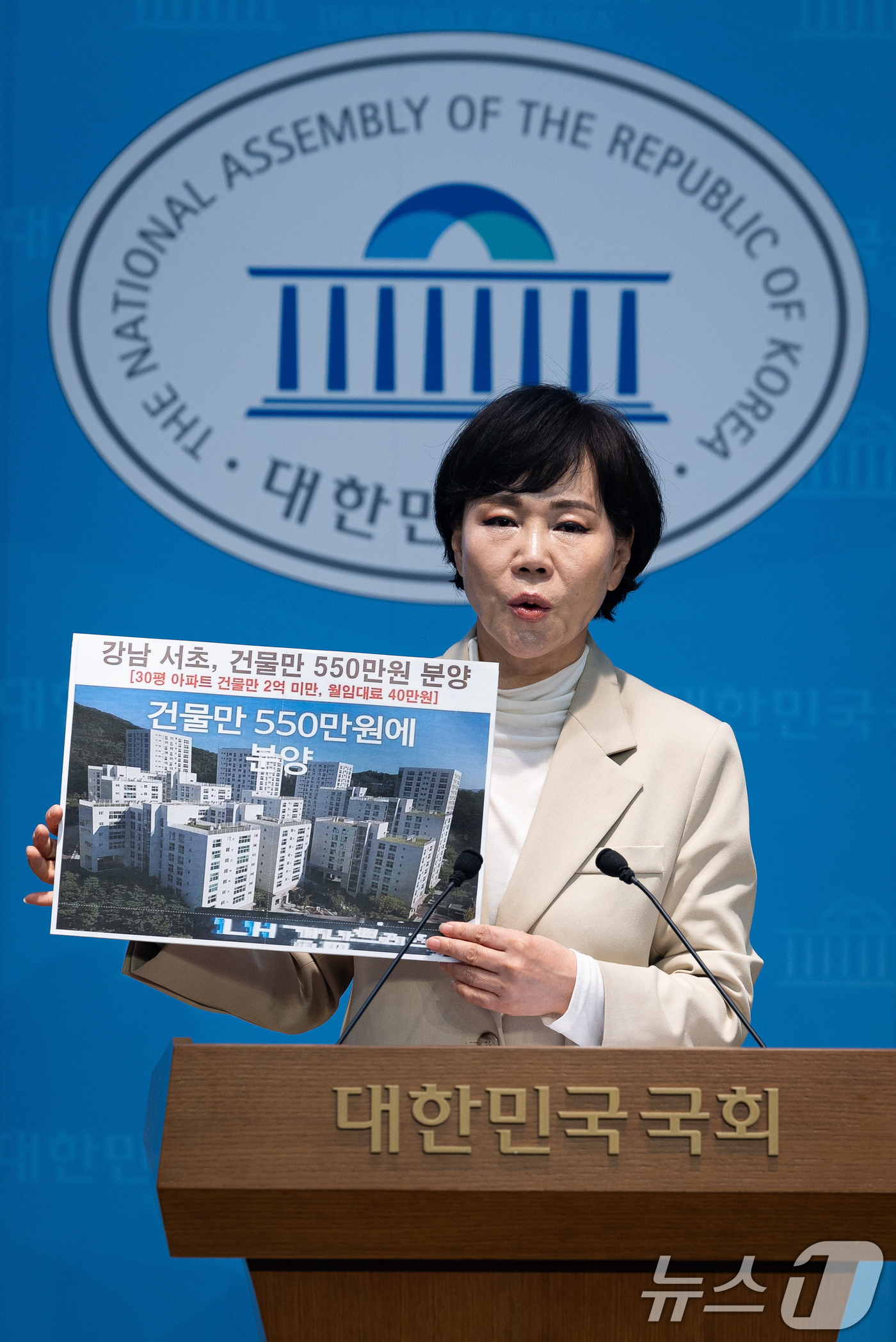 (서울=뉴스1) 유승관 기자 = 전현희 더불어민주당 서울시장 예비후보가 29일 서울 여의도 국회 소통관에서 서울 주거 공약 발표 기자회견을 하고 있다. 2026.3.29/뉴스1