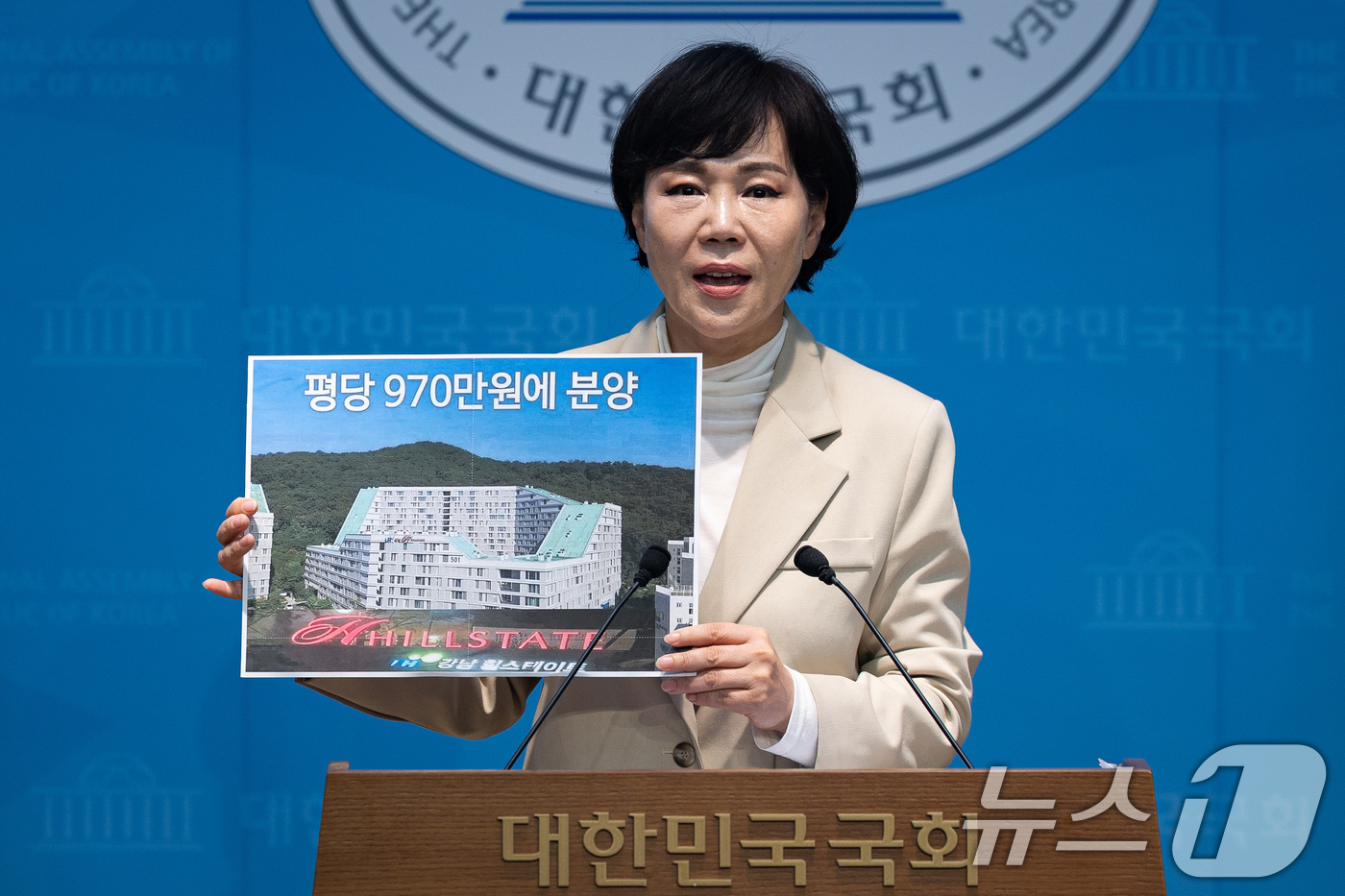 (서울=뉴스1) 유승관 기자 = 전현희 더불어민주당 서울시장 예비후보가 29일 서울 여의도 국회 소통관에서 서울 주거 공약 발표 기자회견을 하고 있다. 2026.3.29/뉴스1